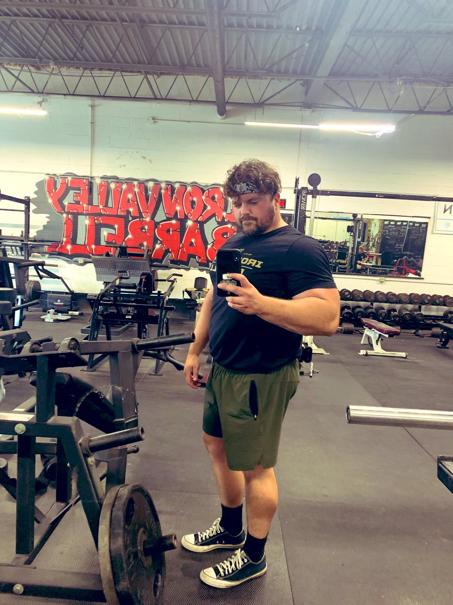 AndyB_85_'s tweet photo. Now that I’m a dad, I’m legally allowed to tuck in my shirts at the gym.
Straight high school PE teacher vibes🤣🤣🤣🤣
#teamtuck #idontgiveatuck https://t.co/pe79hCd3JX