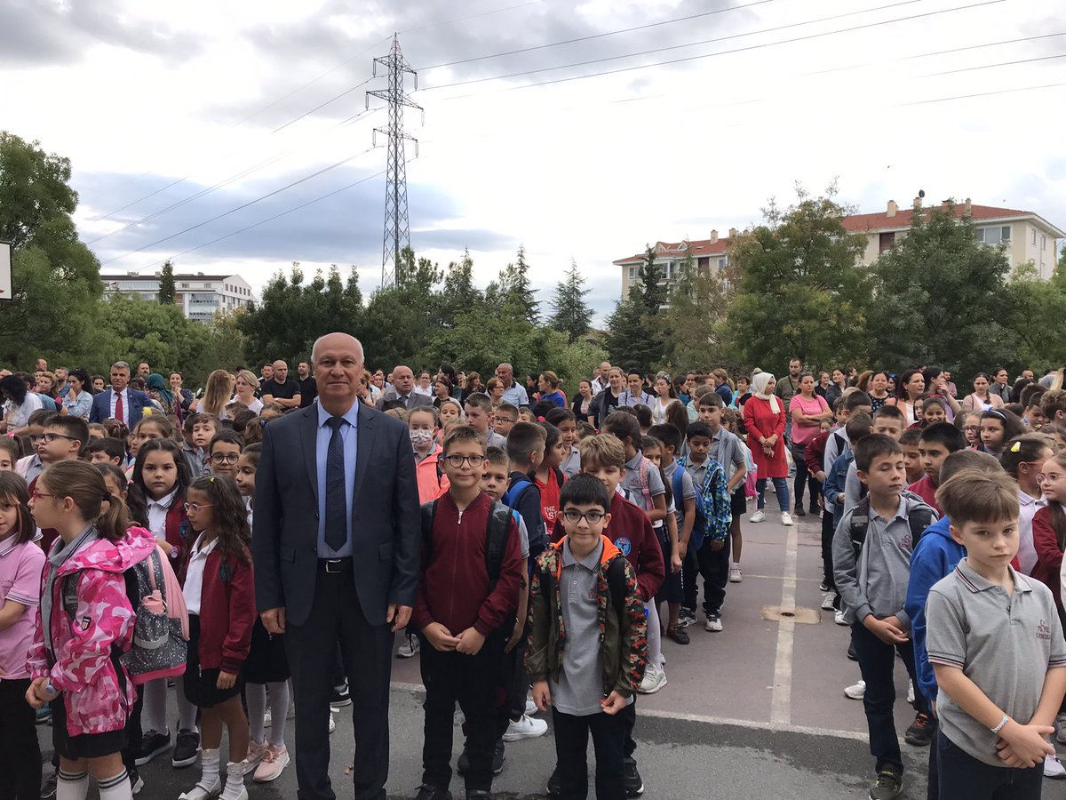 edirne_75's tweet photo. 2022-2023 Eğitim Öğretim yılı hayırlı olsun. Sağlıklı, huzurlu, mutlu, başarılı bir yıl diliyoruz. https://t.co/pMoIiKg9Ig