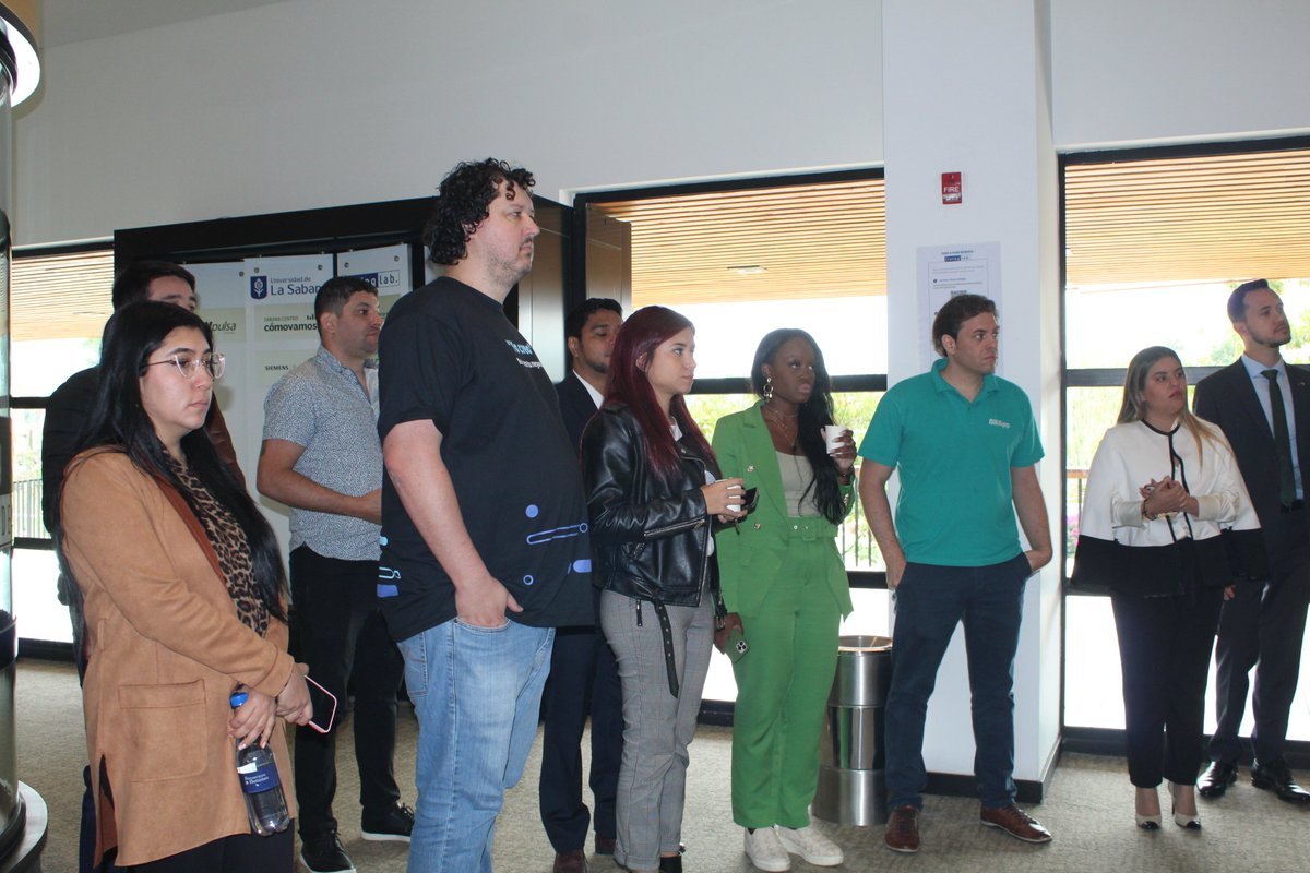 InnpulsaCol's tweet photo. Las #Fintech hicieron un recorrido por el #FintechLab y el #LivingLab de la Universidad, con el fin de conocer su modelo de educación en cultura financiera y los proyectos de vanguardia, donde desde la academia se resuelven problemáticas haciendo uso de tecnologías financieras. https://t.co/7luLXKUWUe