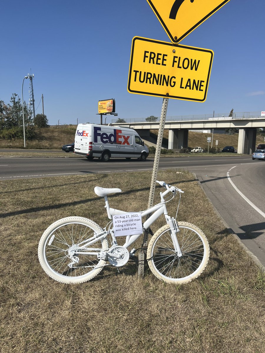 sonyajk's tweet photo. @bikeedmonton I walked past it today 😥 This intersection always makes me nervous as a pedestrian https://t.co/7mmIv98tQQ
