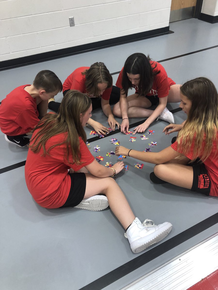 MissBrowerPE's tweet photo. My students did an awesome job during a puzzle fitness activity last week! Not only was it fitness based, but they had to use teamwork as well. 🧩 #physed #fitness #teamwork https://t.co/dIJEDJGzh2