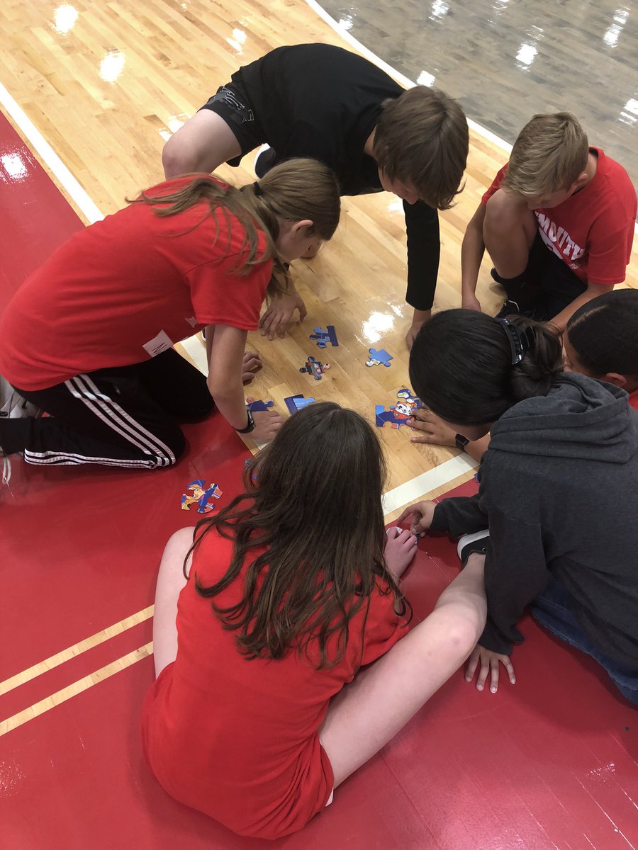 MissBrowerPE's tweet photo. My students did an awesome job during a puzzle fitness activity last week! Not only was it fitness based, but they had to use teamwork as well. 🧩 #physed #fitness #teamwork https://t.co/dIJEDJGzh2