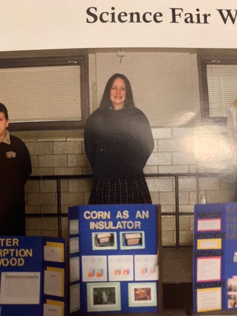 sarahbannonPhD's tweet photo. Photo evidence that @jackiebannonPhD was setting trends long before becoming a nurse scientist. Also evidence of our Midwestern roots 🌽 #cornkid https://t.co/RvnI1D5B3m