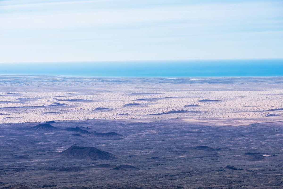 CDDesierto's tweet photo. El Pinacate es el corazón y alma del Desierto de Sonora.

Declarado Patrimonio Natural de la Humanidad por la UNESCO en 2013. La CFE construirá una línea de transmisión eléctrica, destruyendo la belleza escénica. 
Por favor firma y comparte la petición
https://t.co/6dTb3fY0a5 https://t.co/lVvaVAWhtD