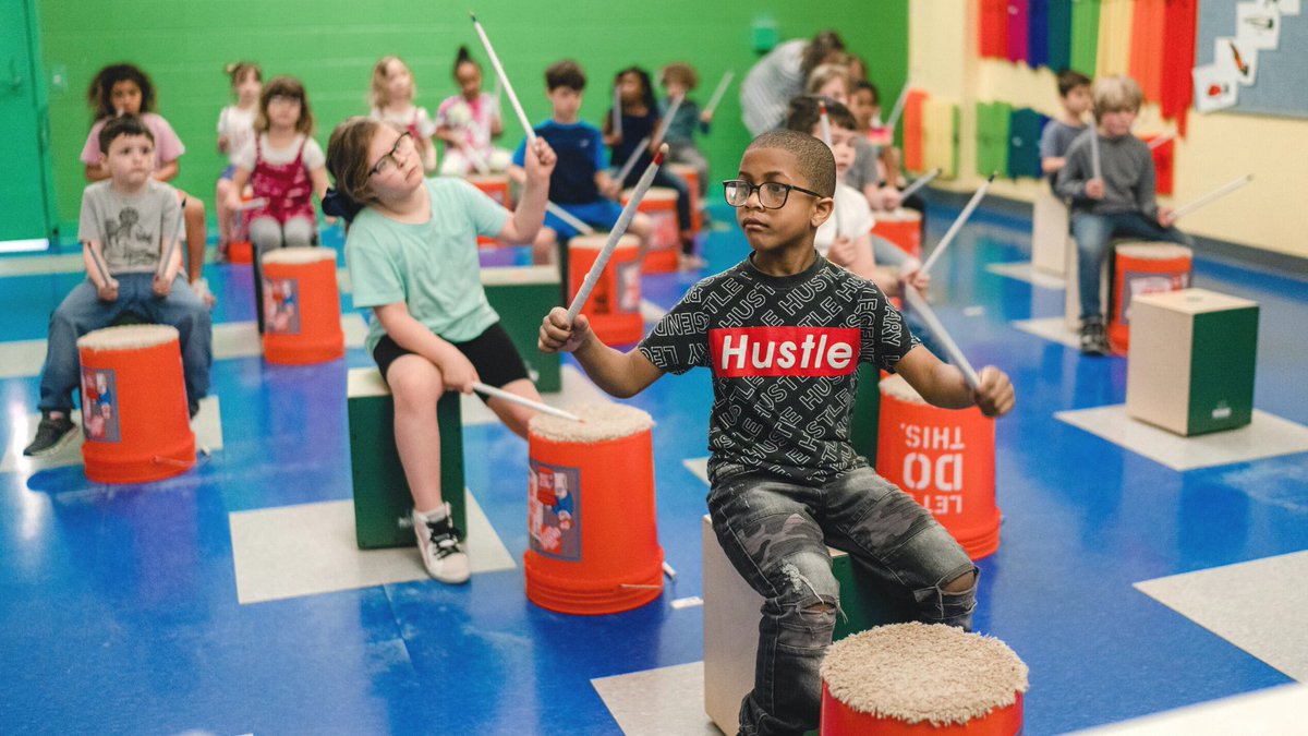 FCPSKY's tweet photo. September 11-17 is National Arts in Education Week! We know the arts play a transformative role in the lives of FCPS students. 🤩This week, we celebrate the impact of the arts on student achievement, our community, and beyond! #ArtsinEd #BecauseOfArtsEd #FCPSKY https://t.co/5kZWZKyEtt