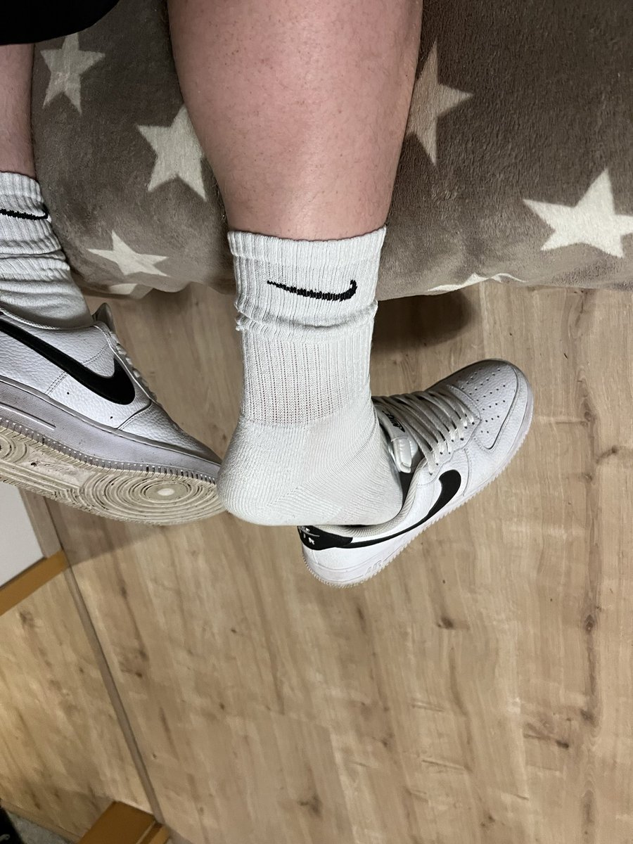 Was würdest du tun?
#shoefetisch #sneakers #sneakerfetisch #nike #nikeaf1 #dirtysocks #dirtysox #smellysox #socks #smellysocks #socken #dreckigesocken
