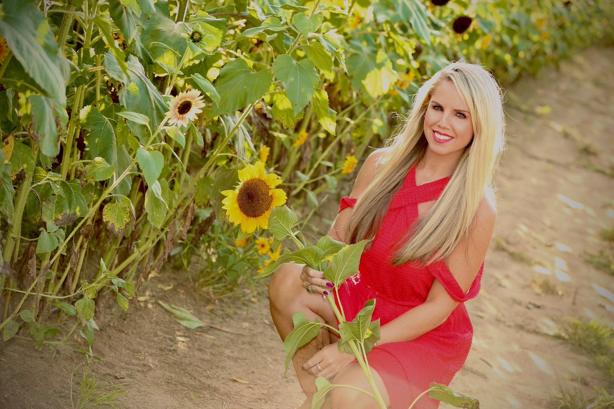 JennaComm's tweet photo. 🎙Want to be featured as a guest on Jennifer’s podcast? #jennacomm #podcastguest
➡️You can visit her NEW website and submit an application on https://t.co/tLAb5nGB5Z! #phillypr #publicrealtions https://t.co/QQQmGZJcUY