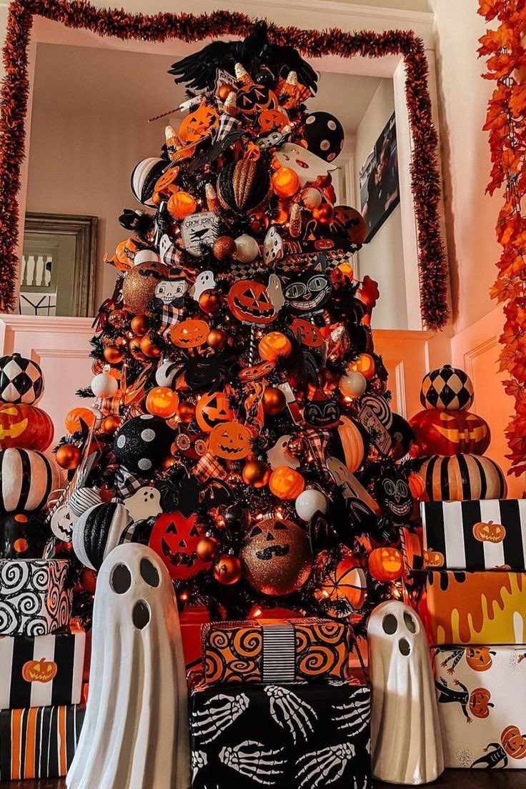 Halloween trees are everything. 😍🎃🖤