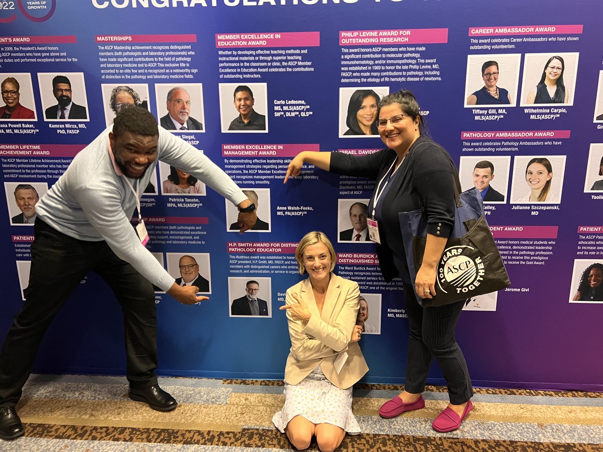 Our trainees representing URMC at the #ASCP2022 fellowship fair. Derm-path fellow Mona Deerwester is also on the resident council with AMA chair members. Great work!🌟🌟🌟🌟