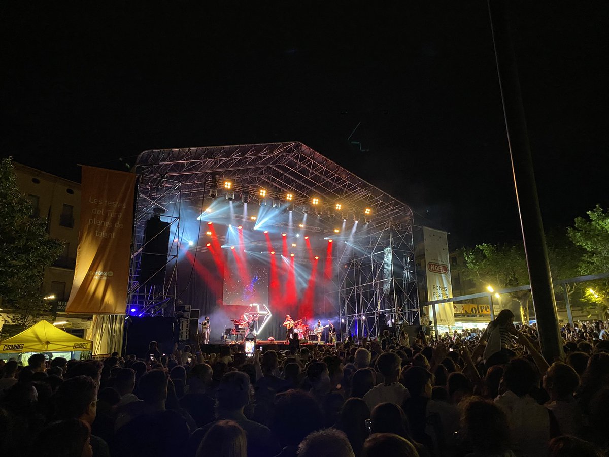 roger_isern's tweet photo. N'hi podria dir 'Les Festes del Tura en 4 imatges', però us estaria mentint
Ni 1000 ho podrien resumir. No valorem allò que tenim fins que deixem de tenir-ho. I això és el que ens ha passat els últims dos anys amb les @FestesdelTura
Bentornades, estimades #FdT22 https://t.co/cvzdiGzK4X