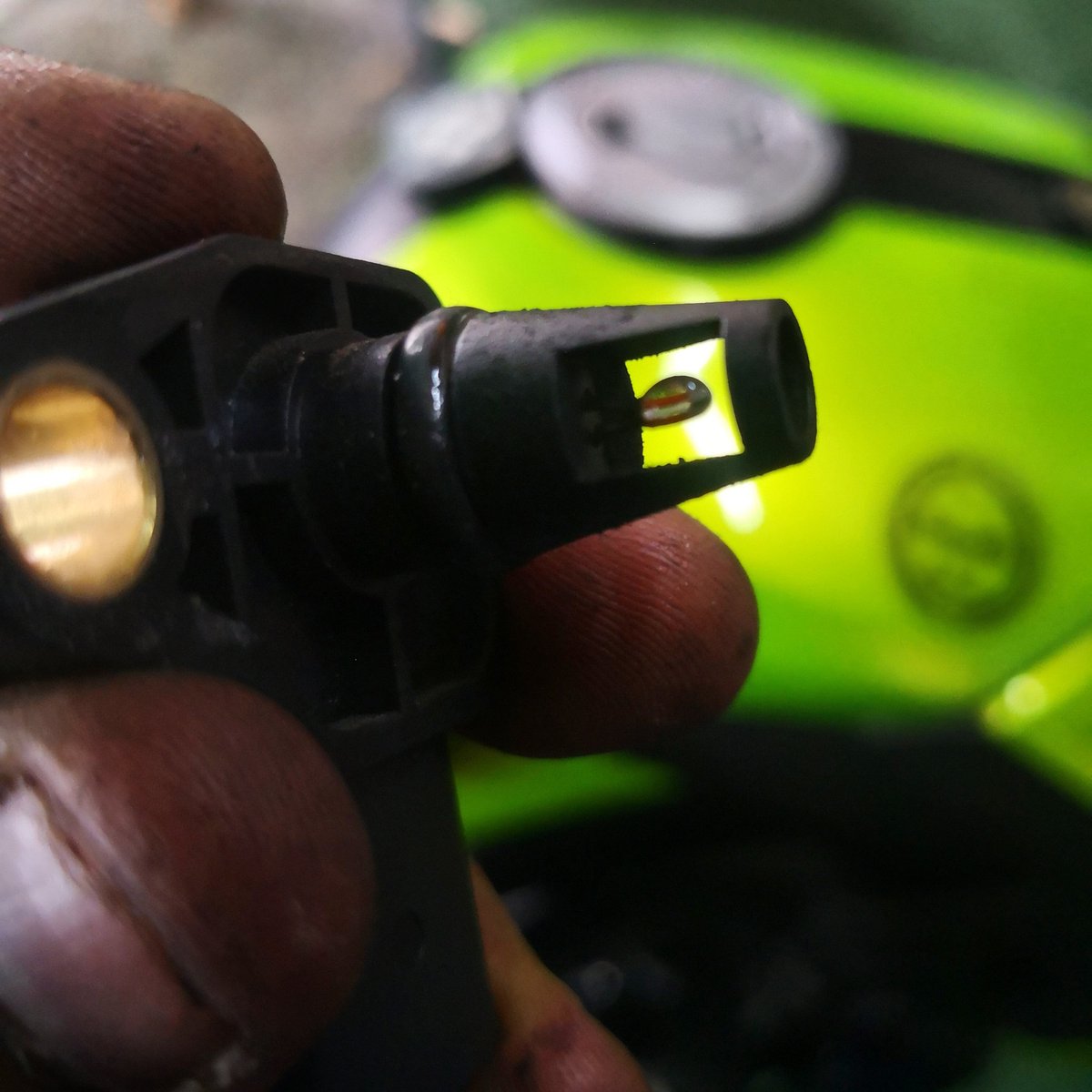 millioo's tweet photo. Simple things can cause big trouble. #benelli #150s #Penglipurlara2roda https://t.co/JpXrncq0Br