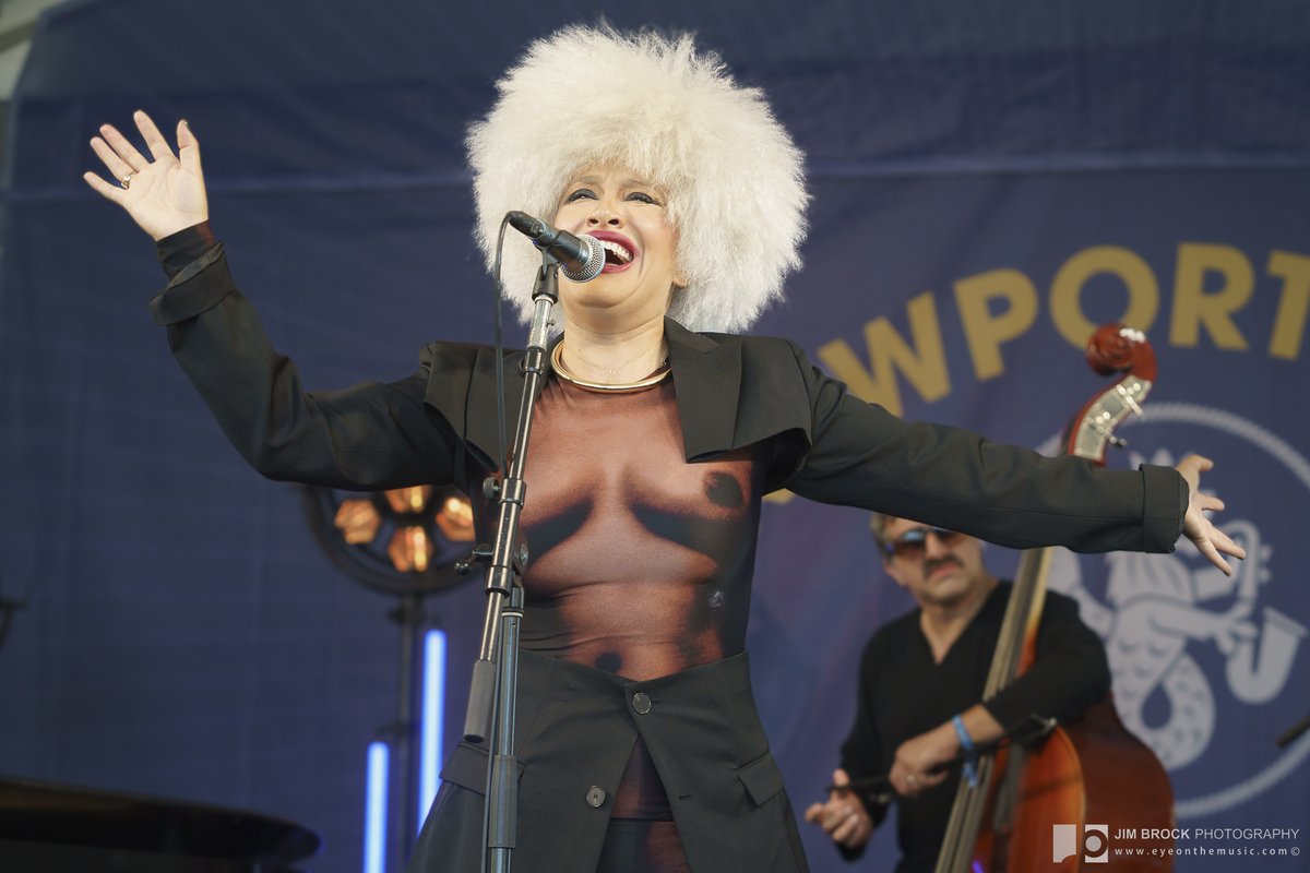 bostonsounds's tweet photo. @NewportJazzFest @iamladyblkbird struts her #soulful #vocals #jazz #funk #soul #cool new directions. Her #BlackAcidSoul #audiophile #vinyl #CD #grooves with #ardent #fresh #ballads. #Photography @EyeOnTheMusic. #Concertreview:  https://t.co/8tyIMaaEgR https://t.co/LaunKLTdC7