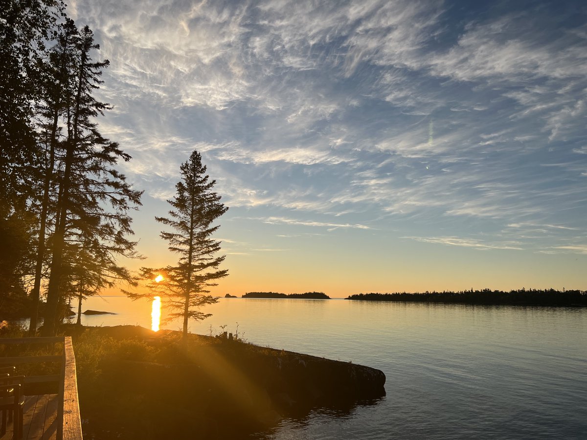 thepointsguy's tweet photo. With views like these, it's shocking that Isle Royale National Park only receives around 20,000 visitors per year. 🤯

Here are a few reasons TPG's @capriwhiteley was impressed by this isolated national park. 🧵👇 https://t.co/1Wuet5ShL8