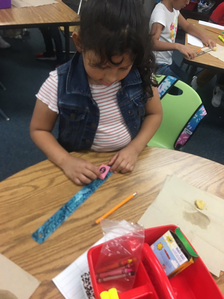 arlenetyndall's tweet photo. Learning how to use tools to observe and measure matter…we also learned how matter can become more dense and increase in mass when you add water to corn flour to make masa! @KirkElementary #CFISDSpirit #KirkCan #bringingsciencetolife #thirdgradescience https://t.co/sGFOn1mF6T