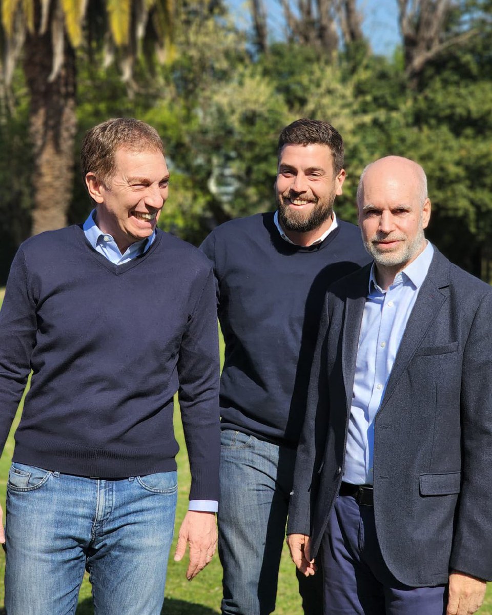 DelfinoLucasOk's tweet photo. Fue un gran día junto a @horaciorlarreta, @diegosantilli, @dievalen y futuros intendentes de la Provincia. Tenemos un proyecto de país en el que el territorio bonaerense cumple un rol fundamental, y estamos convencidos de que con el apoyo de la gente podemos construirlo. https://t.co/bE6BdDMMOr