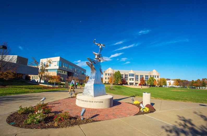 USIedu's tweet photo. It's a great day to be a Screaming Eagle, especially when you're ranked 14th for Top Public Schools - Regional Universities Midwest by U.S. News and World Report (@usnews). 🦅 #ScreaglePride
https://t.co/ZRkps3hVNH https://t.co/n5WSksPIXq