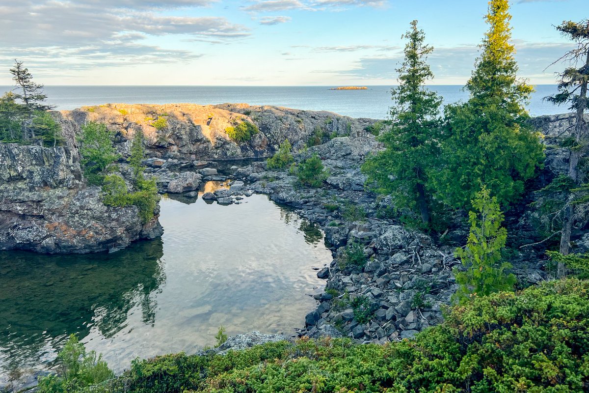 thepointsguy's tweet photo. With views like these, it's shocking that Isle Royale National Park only receives around 20,000 visitors per year. 🤯

Here are a few reasons TPG's @capriwhiteley was impressed by this isolated national park. 🧵👇 https://t.co/1Wuet5ShL8