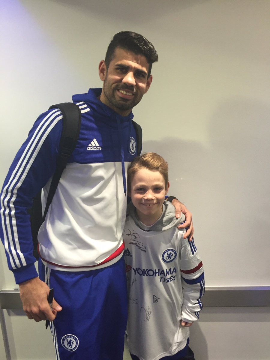 1MLikes4Matthew's tweet photo. @JohnTerry26 @diegocosta @premierleague @ChelseaFC 👊🏻 https://t.co/1jTJUxSYZz
