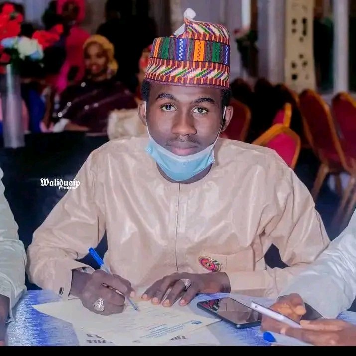 GARBAMZ597's tweet photo. DID YOU EVER TEST THE #DIVIDENDS OF DEMOCRACY? IF NOT COME AND JOIN OUR TEAM #TINUBU_KASHEEM_YOUTH_AND_STUDENTS FOR BETTER NIGERIA. BY #GMZ https://t.co/QFmTaDEO9W