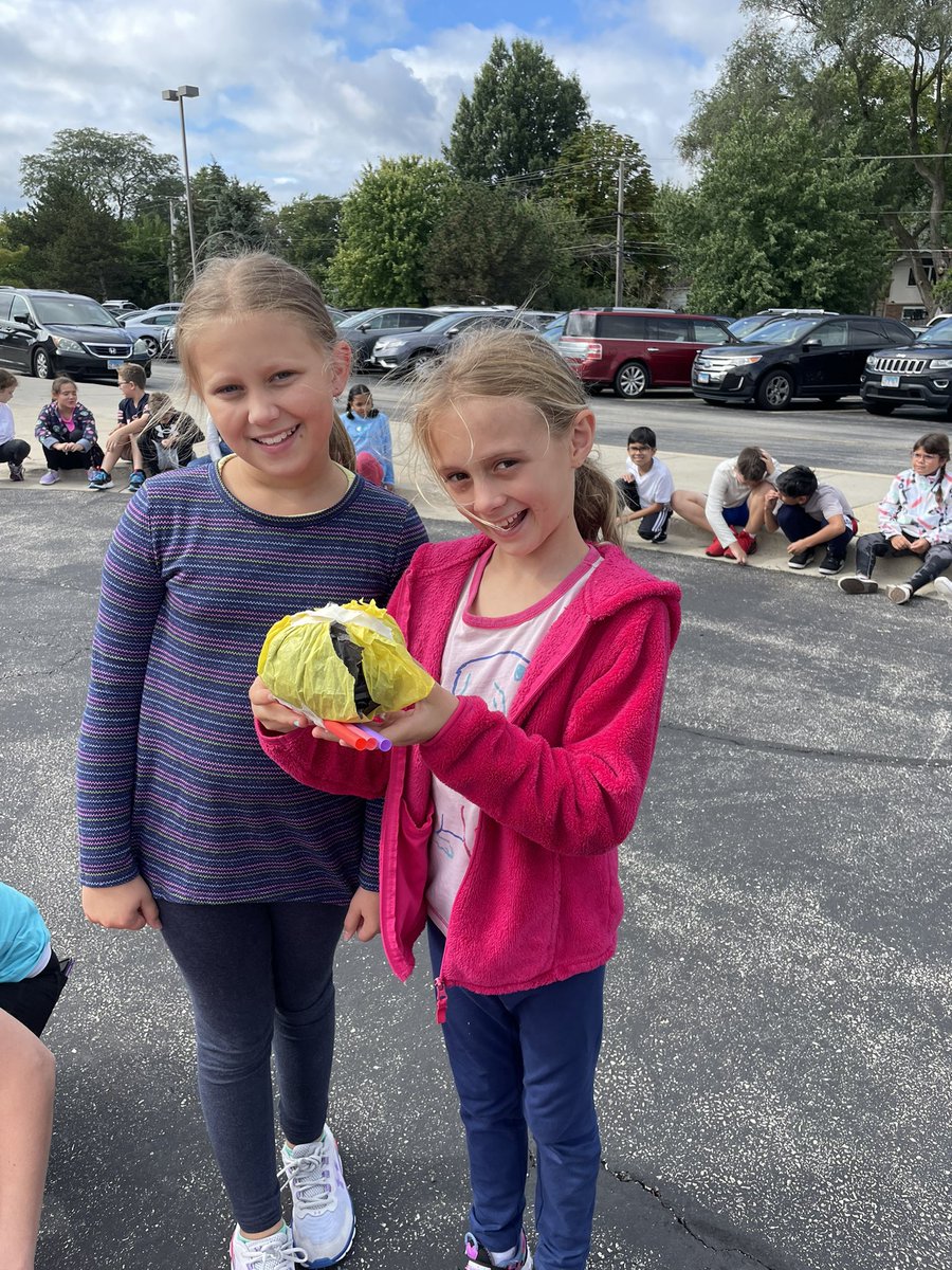 MissRagusin's tweet photo. 🤩 Check out these incredible scientists! We used the Scientific Method to conduct an experiment. Groups built a contraption to protect an egg. We dropped their creations to see if the egg cracked! 🥚 #ilbsd13 #djroars @D13Jaguars https://t.co/zBKVnwj1fy