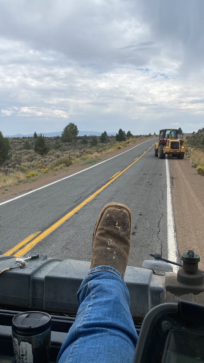 davidyerion's tweet photo. @pulte Waiting on some trucks to show up with #asphalt #pavinglife https://t.co/XgHl6fkc0g
