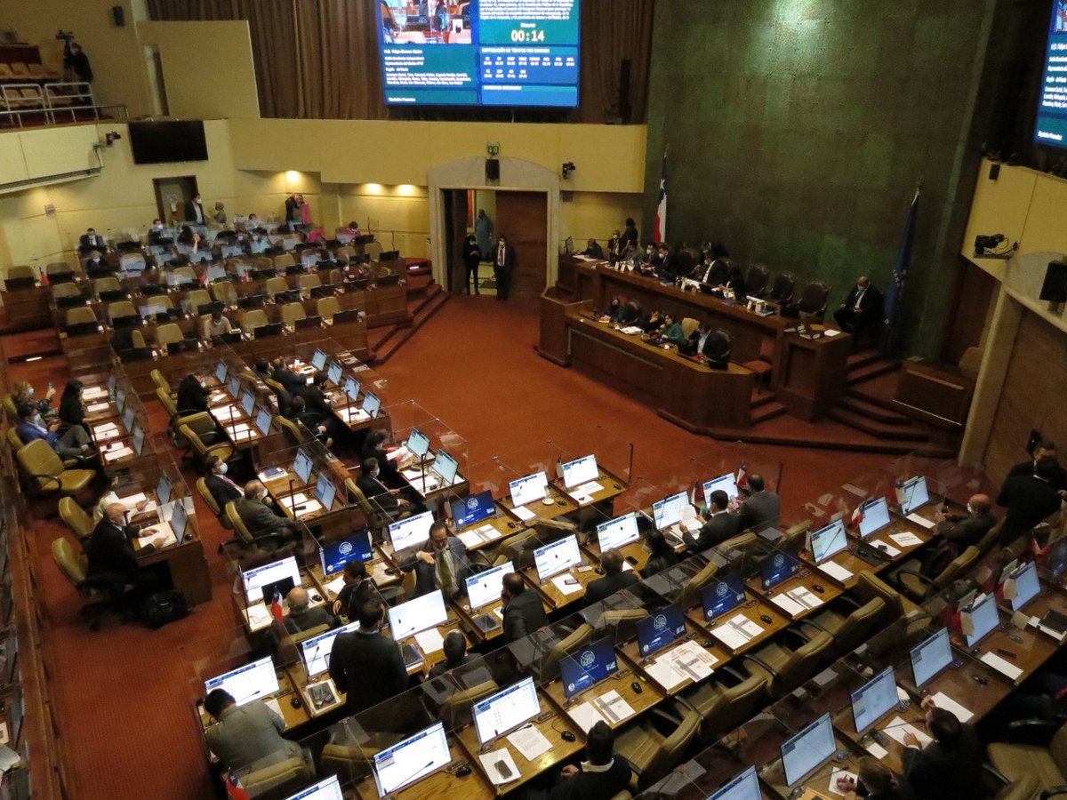 bancadaPSchile's tweet photo. EN SALA/ Las ministras Carolina Tohá (Interior), @AnaLyaUriarteR (Segpres) y @Mayafernandeza   (Defensa) solicitan prórroga del Estado de Excepción Constitucional de Emergencia #EECE en la región de #LaAraucanía, además de las provincias de #Arauco y del #Biobío. https://t.co/Yquyymvpyz