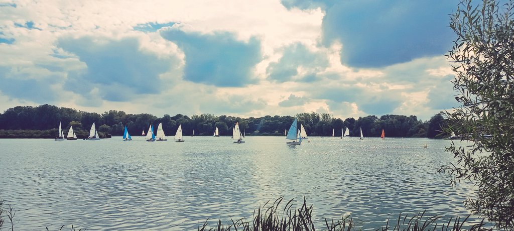 ranifreye1's tweet photo. It was this time of the year again! Always amazing to be part of the nationwide sailing charity events for #bartsbash at Priory Sailing Club. Also commemorating her Majesty the Queen. https://t.co/ZQopjjID1s