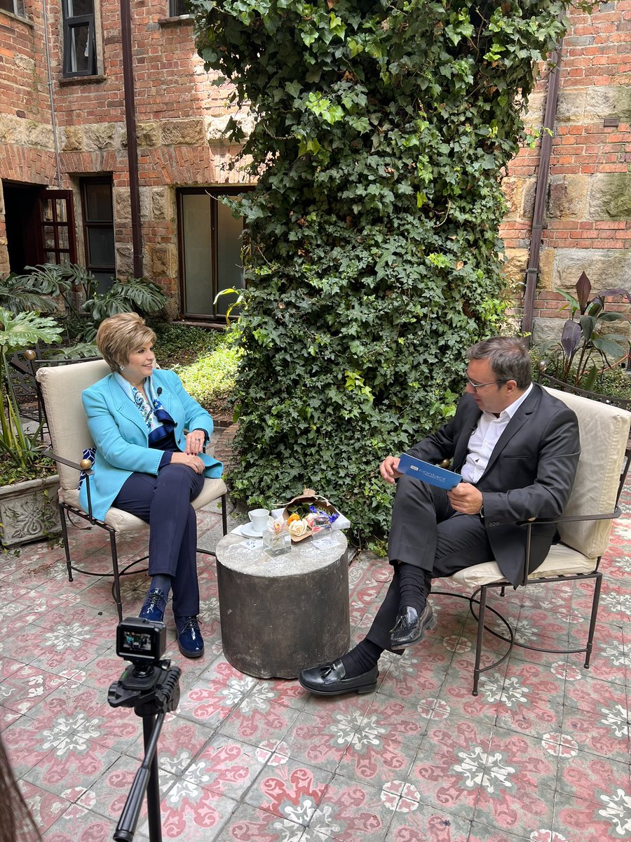 Gloriaeuruena's tweet photo. Hoy en entrevista con @RuiMarquesG CEO @GoContactCloud #AsociadoColcob en el programa Speak with Go, compartiendo sobre los nuevos desafíos en la industria y la trayectoria e influencia de la asociación @Colcob_Colombia https://t.co/NcGSO6iDZ5