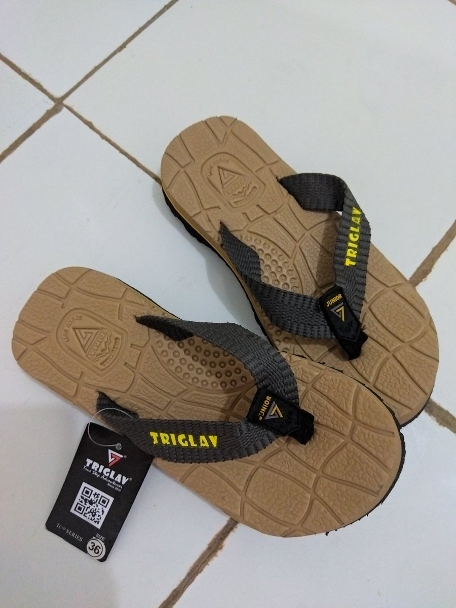 Bukanorangbija2's tweet photo. Assalamu'alaikum 
Untuk anda yang punya anak kecil yang aktif senang berpetualang yuk mulai kenalkan anak pada sandal outdoor Triglav yang warnanya keren abies
Tersedia size 33-37
Harga hanya 90rb 
Pemesanan via WA 
087730470481
#Romstore
Cc @Smsl_alghozali 
@rahmatsn 
@axdwin https://t.co/I50J0GcnfH
