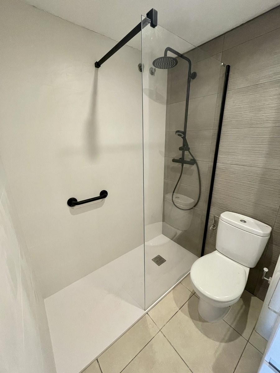 HernandoPablo's tweet photo. ✅ Voy a desglosar los costes de una pequeña REFORMA que he llevado a cabo en un BAÑO propio 🚿 

👉🏽 Lo voy separar en 5 grupos:

1 • Materiales obra basta
2 • Acabados, accesorios y grifería
3 • Mano de obra
4 • Trabajo propio
5 • Duración y precio total

🧵 Vamos allá 🪡 https://t.co/fc4s2aE659