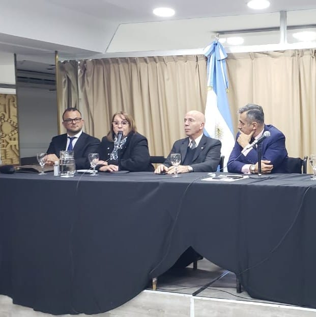 CirculoPFA's tweet photo. ✍🏻En la reunión se puso en consideración la Memoria y Balance General correspondientes al ejercicio 2021, los cuales están a disposición en nuestro sitio web https://t.co/gfvCYAeD4J. y tambien se votó la renovacion parcial de autoridades. https://t.co/2ythvyz9ZH