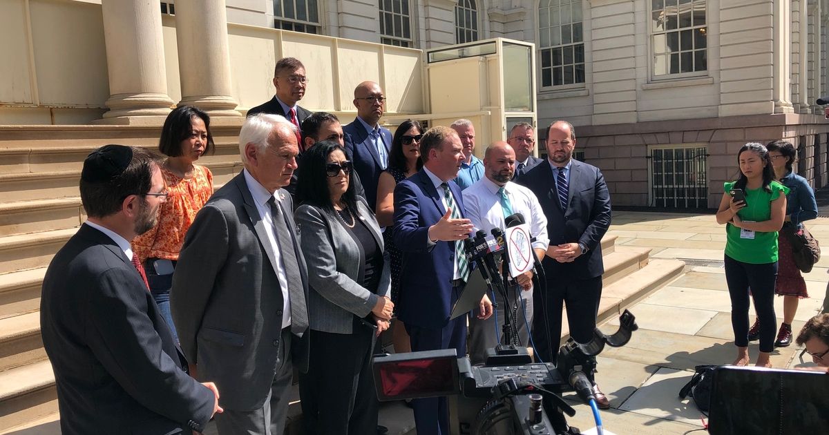 CrainsNewYork's tweet photo. Bipartisan group of lawmakers stump to oppose congestion pricing. Democrats Robert Holden and Kalman Yeger stood with GOP Reps. Nicole Malliotakis and Lee Zeldin to oppose the controversial traffic-reduction strategy  https://t.co/bySWcrP7Rx https://t.co/nGg8uZ1Y2v