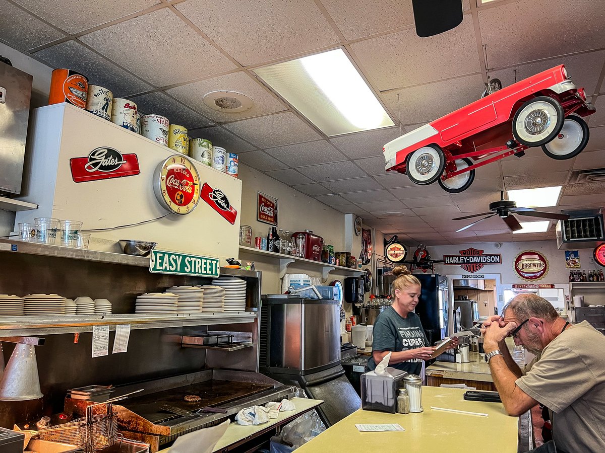 TheSociableAdv's tweet photo. Bob's Restaurant in Madison, NC, is a staple of the local food scene. Check them out on your next trip to Madison.
@VisitNC @RockinghamCoNC
#rockinghamcountync #smalltown #visitnc #NCFood #explorelocal #madisonnc #NC #discoverNC https://t.co/Co2ArLihZD