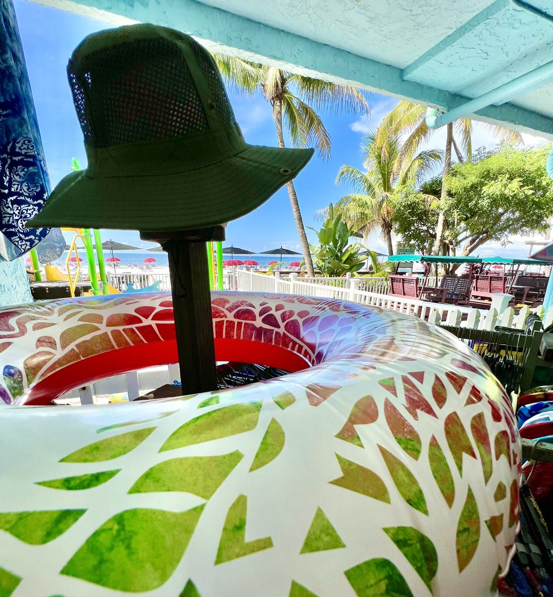 thelanikai's tweet photo. 🌴☀️👙🩴 Wanna get paid to be on the beach? One of our beachside vendor #surfshops is hiring both PT & FT shifts! Call/text 239-292-6315 to set up an interview 🕶🩳🛍
#surfshop #nowhiring #lifeinparadise #fmb #weloveourcustomers #oldflorida #familyownedandoperated #publicwelcome https://t.co/LRd9011yaY