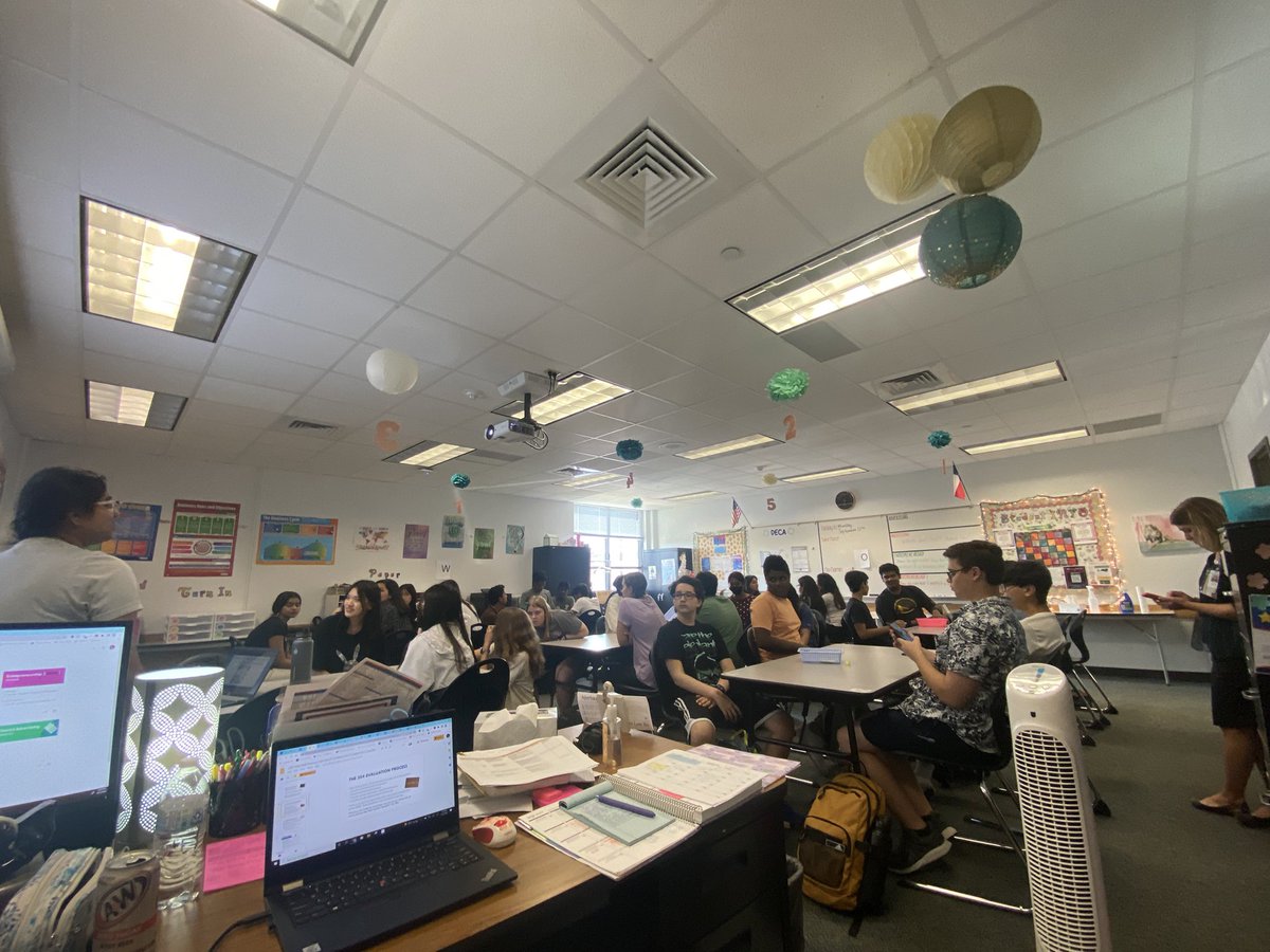 LHS DECA competition meeting! Our officers have put together some great resources, be sure to check them out in the Google classroom! #GetTheEdge #DECAmazing #Pridein001 <a href="/LeanderHS/">Leander High School</a>