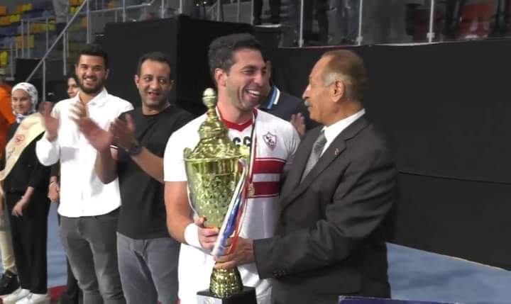 حقق فريق الزمالك بطولة السوبر المصري بعد فوزه في المباراة الأخيرة أمام غريمه الأهلي بنتيجة 27-23.