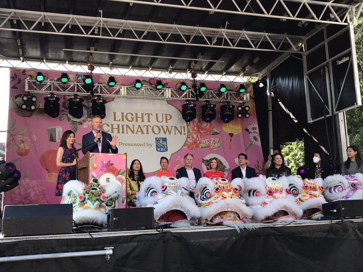 lorrainelowe_'s tweet photo. Thank you #carollee @ChinatownFdn for putting on such a successful event #lightupchinatown! @vangarden was very honored to be a part of such an amazing community initiative! So beautiful to see the vibrancy & bustling this weekend. @VisitChinatown #CCC #VCMA https://t.co/Cc4wBfJBbB