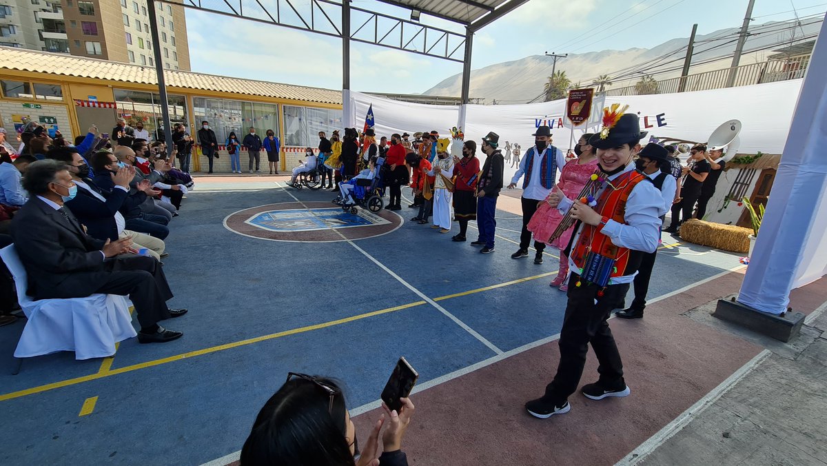 edu__iquique's tweet photo. 🇨🇱 ¡Tiki Tiki Tiii! El #SLEPIquique participó del tradicional y emotivo acto de #FiestasPatrias del Centro de Capacitación Laboral en que los estudiantes y profesores presentan bailes típicos de nuestro país 💃🏼

#SLEPIquiqueEnTerreno
#Iquique
#EducaciónInclusiva https://t.co/7NvkqND5pQ
