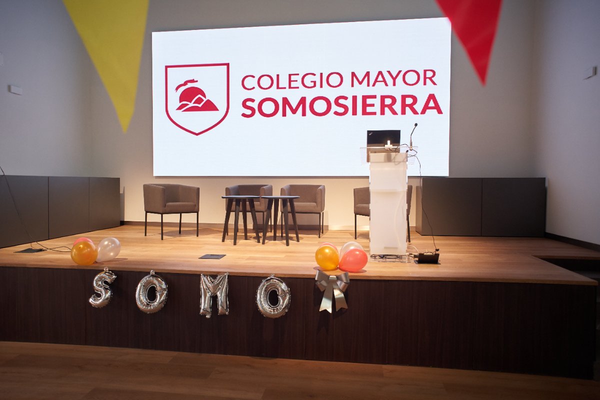 cmsomosierra's tweet photo. Nuestro salón de actos tiene múltiples funciones, una de ellas es la de escenario de obras de teatro 🎦 que se preparan e interpretan a lo largo del año. ¿Te gusta el teatro 🎭? ¡Cuéntanos!
#cmsomosierra #colegiomayorsomosierra #colegiomayormadrid #estudiarenmadrid #somosierra https://t.co/a2bmQsC2kp