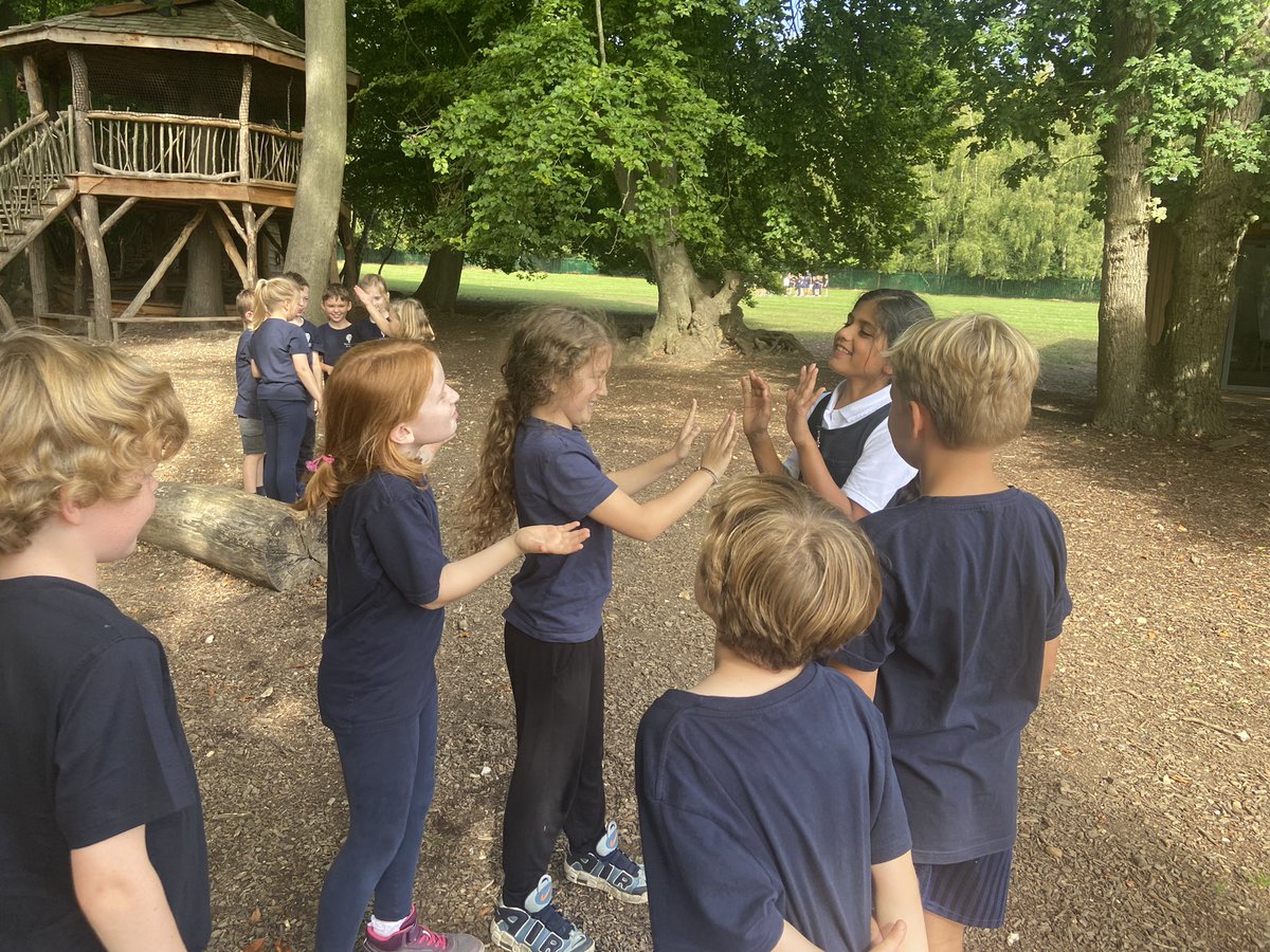 DanesfieldY4's tweet photo. 4C had the best fun this afternoon with some team challenges! #funinthesun #taskmasterchallenge ☀️ 🤝 https://t.co/YSZB3uXTV1