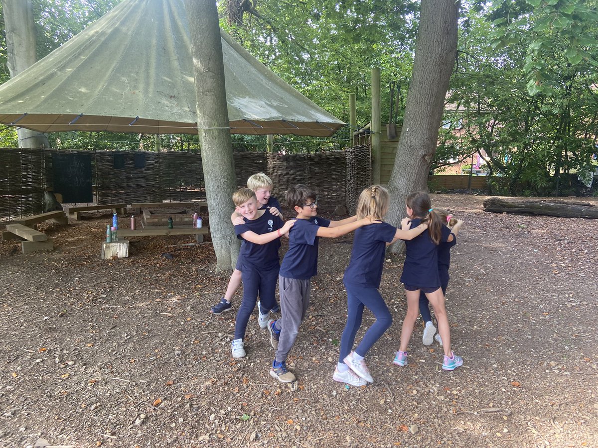 DanesfieldY4's tweet photo. 4C had the best fun this afternoon with some team challenges! #funinthesun #taskmasterchallenge ☀️ 🤝 https://t.co/YSZB3uXTV1
