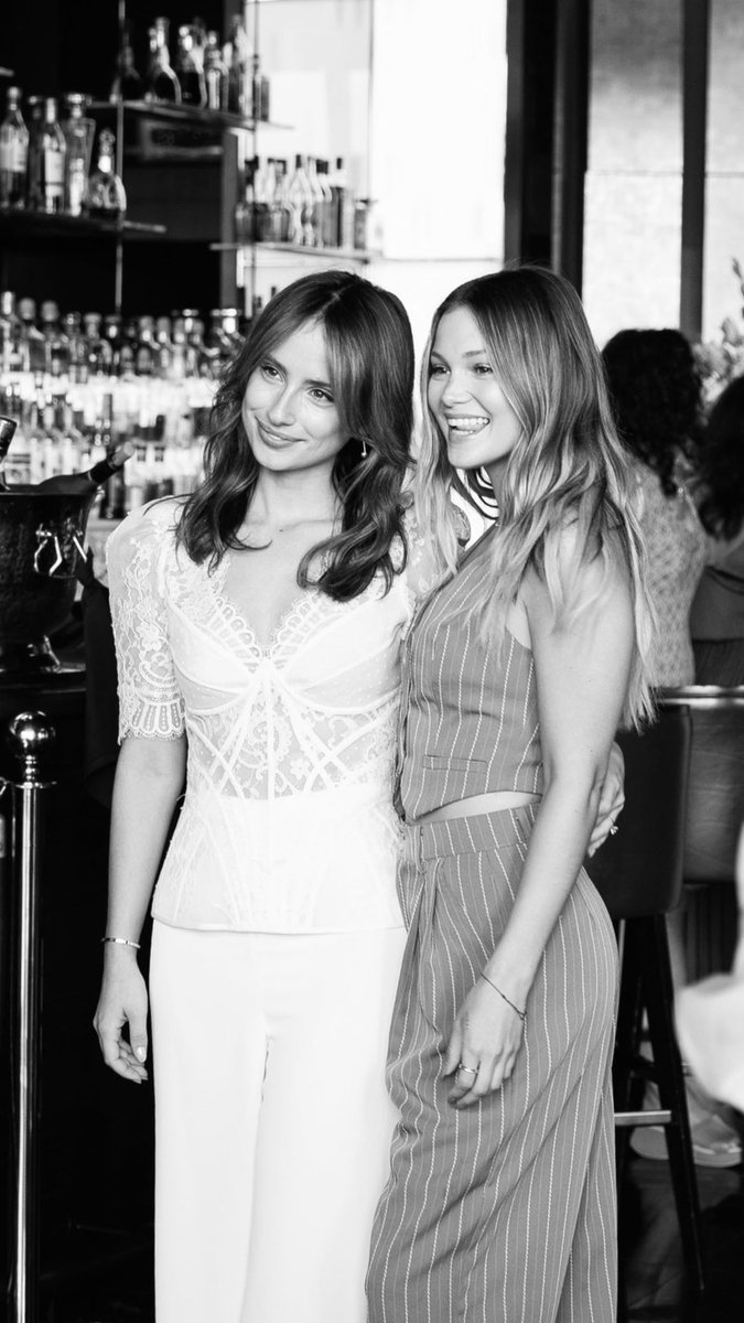 oliviaholtarg's tweet photo. 📸 Olivia Holt en la cena de compromiso de su amiga Shira Weiss en New York (28/08). https://t.co/I8oDphTXSu