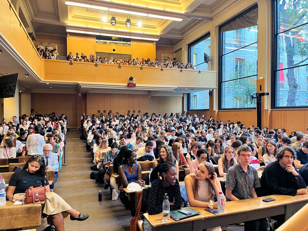sciencespo's tweet photo. 🔴 Follow live @PSIASciencesPo's Inaugural Lesson by @miaamormottley, Barbados Prime Minister ➡️ https://t.co/ZtbmchXVdz #WelcomeToScPo #RentréeScPo cc. @MathiasVicherat @AranchaGlezLaya https://t.co/FO9SLB0wV0