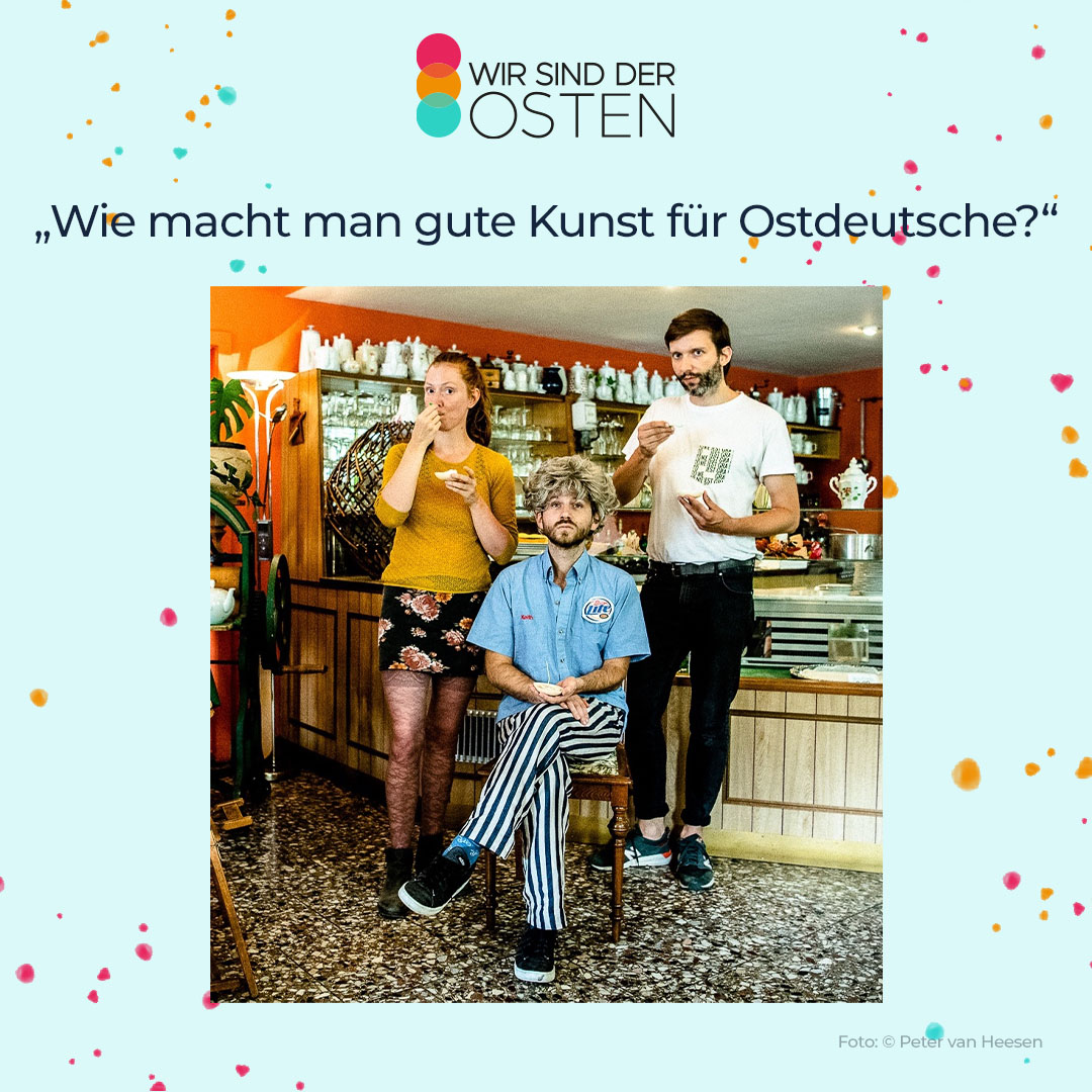WSDOsten's tweet photo. "Wie macht man gute Kunst für Ostdeutsche?" Das Theaterkollektiv @unerhoert30 zeigt dieses Wochenende im Projekttheater Dresden, wie unterschiedlich ostdeutsche Identitäten aussehen können.🎭 #wirsindderosten https://t.co/uxbmbq4GAm