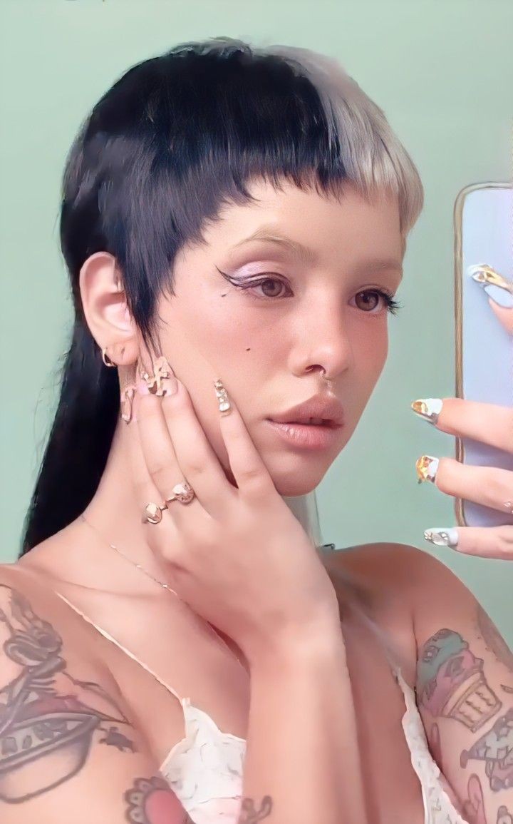 onlymmcrop's tweet photo. when melanie martinez made mullet. https://t.co/7qC9FpoNFT