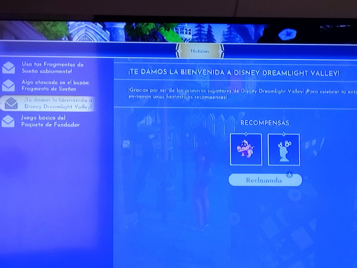 Yamila_Glez's tweet photo. @DisneyDLV Hi! I still have tha claims' bug 😔 what should I do to already enjoy my pack's items?? https://t.co/YOAF3oqtmB