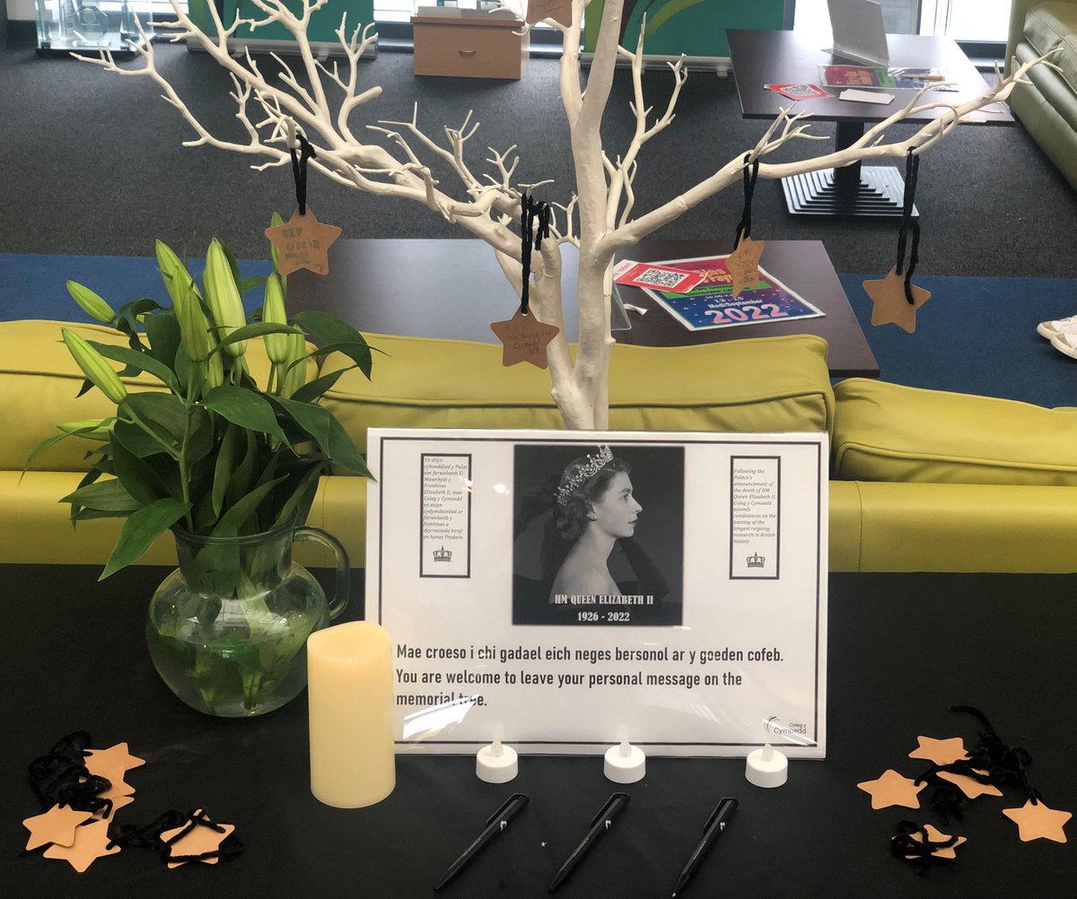 Mae croeso ichi adael eich neges cydymdeimlad personol ar y goeden cofeb sydd ar gael yn y dderbynfa.

You are welcome to leave your personal message of condolence on our memorial tree which can be found in the Reception area.