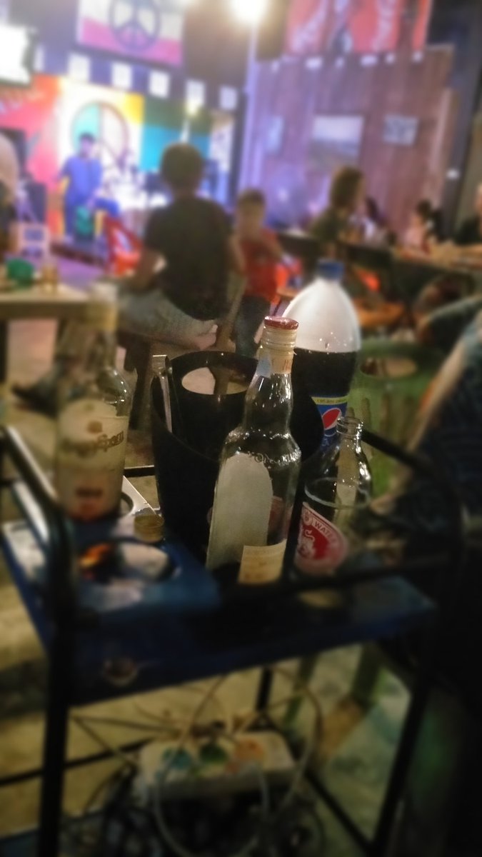 uil_el's tweet photo. ที่ชอบกินเหล้า เพราะชอบคำว่าหมดแก้ว มากกว่าคำว่า หมดเงินจะใช้เเล้ว5555555
#บุรีรัมย์หวานเจี๊ยบ https://t.co/NQE65KRCLc