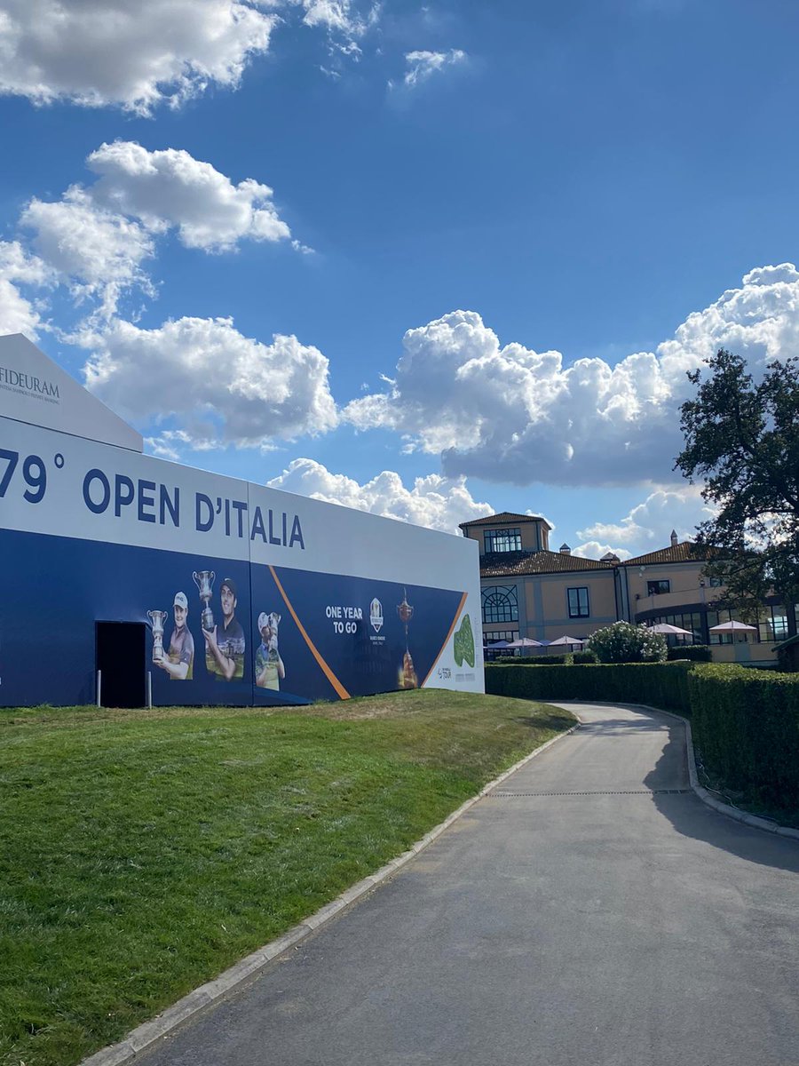 Acanizaresgolf's tweet photo. Esto debe ser la dolce vita #MarcoSimone #Roma #OpenDItalia @DPWorldTour This must be #ladolcevita ¿Os imagináis cómo va a estar esto el 29 de septiembre del próximo año? #RyderCup Can you imagine what this is going to look like on September 29th of next year? 🤔😱🇺🇸🇪🇺 #OnTour https://t.co/QfACJ9rCgS