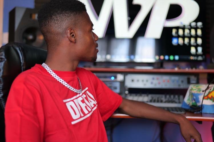 UK_OFFICIAL_'s tweet photo. Get your tees now. Only small and large left in stock. Link in bio
##LetsMakeItOfficial #KeepItOfficial https://t.co/y5ejZMYhte